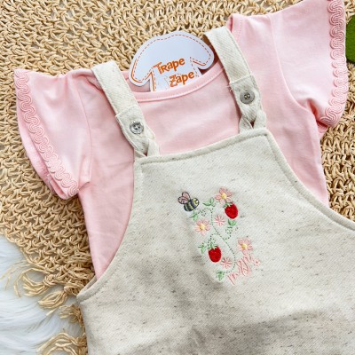 Conj. Blusa Manga Rendada e Salopete Moranguinhos e Abelhinha - Areia e Rose